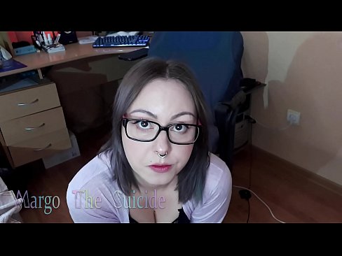 ❤️ Garota Sexy com Dildo de Óculos Chupa Profundamente na Câmera Porno russo em nós ❌️❤