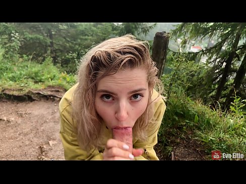 ❤️ Garota engole a ejaculação depois de um broche público - Eva Elfi Porno russo em nós ❌️❤