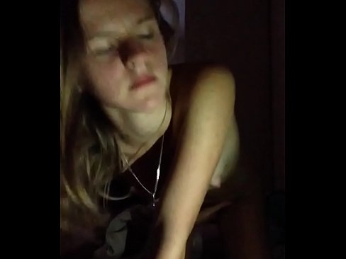 ❤️ Uma garota se masturba e se ejacula Porno russo em nós ❌️❤